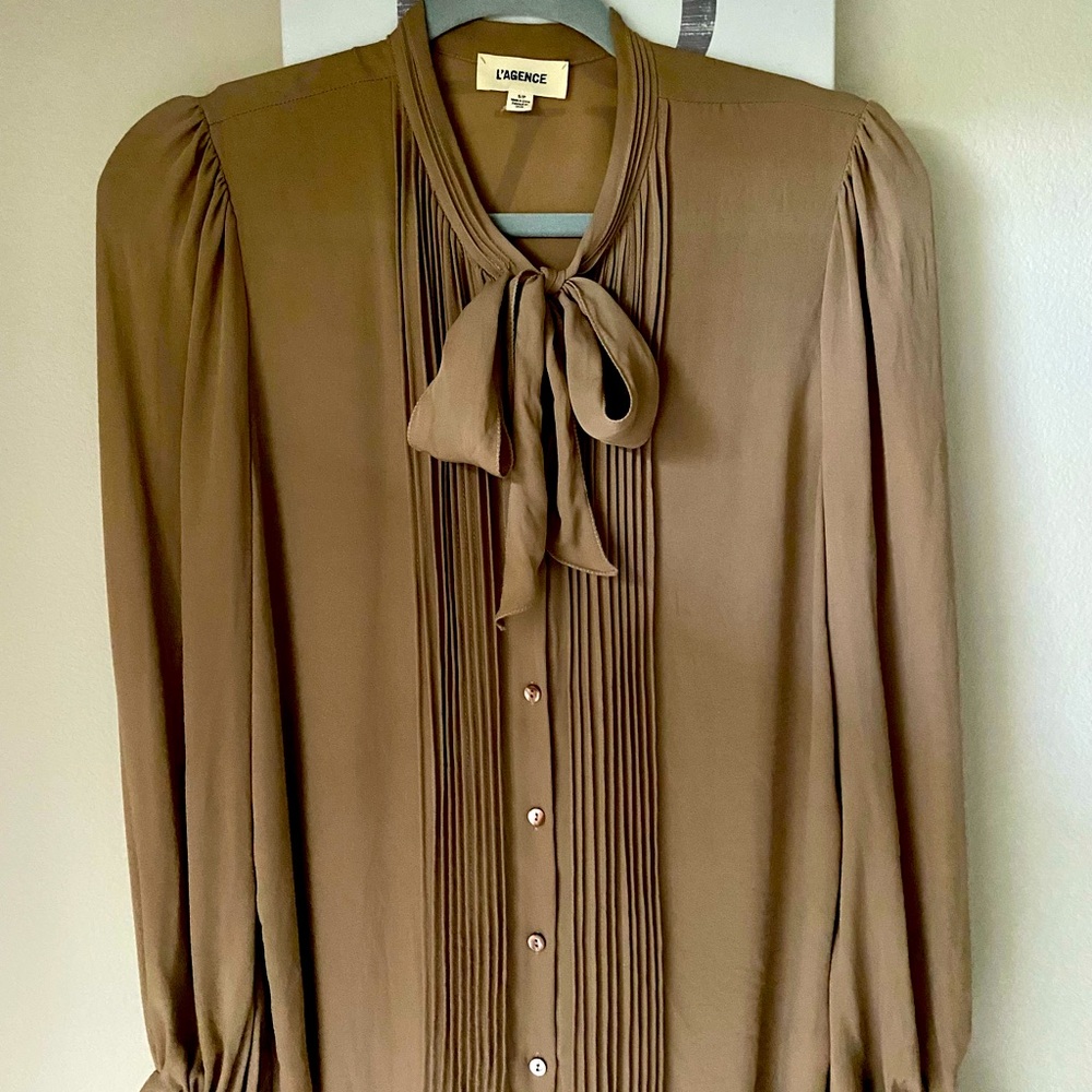 Gorgeous bow tie blouse from L’Agence in excellent condition!